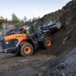 1569_20200512_Doosan_DL320-7_action_HR_237_0787_edit_jpg